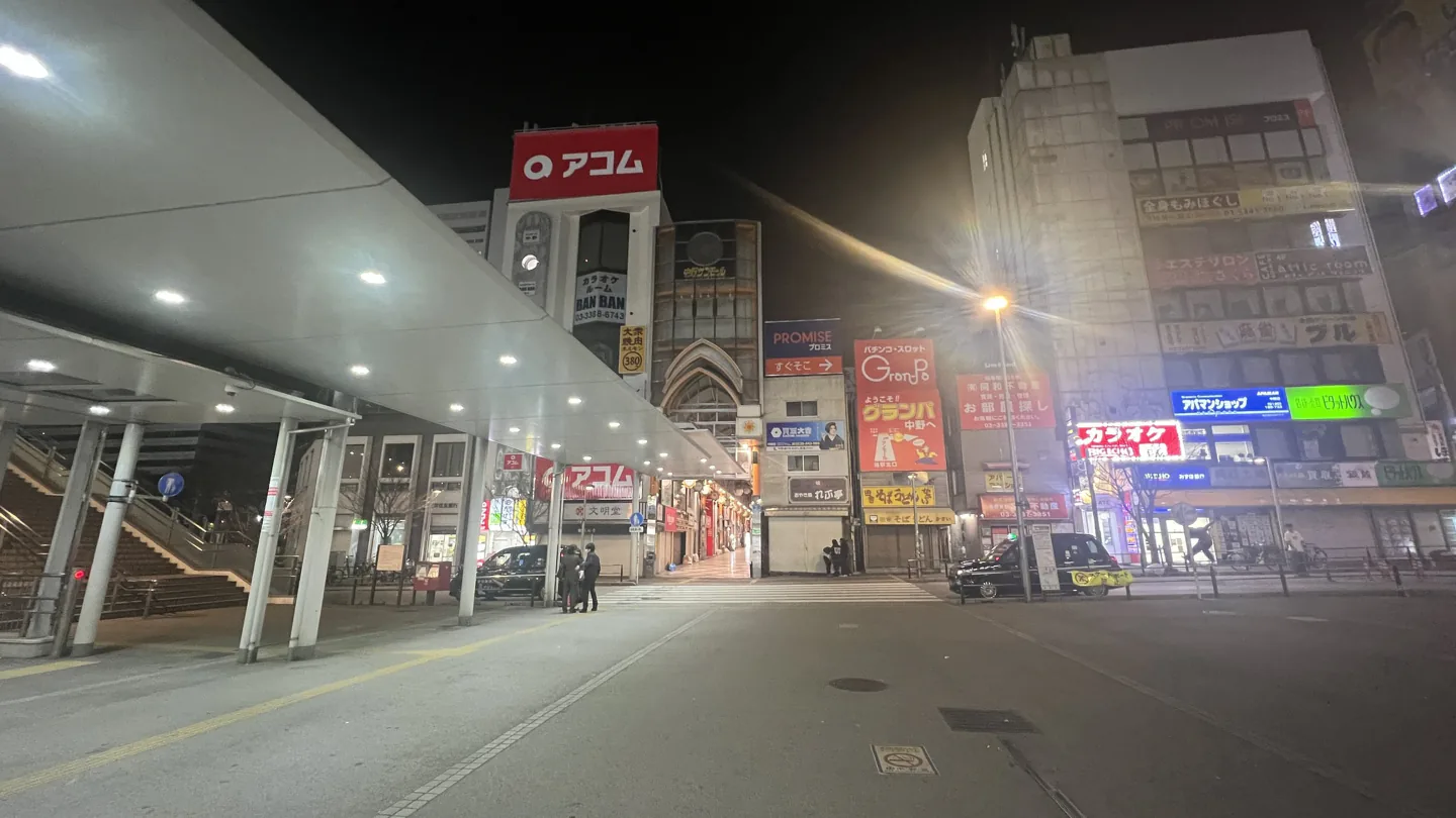 中野駅北口改札を出た場所の風景