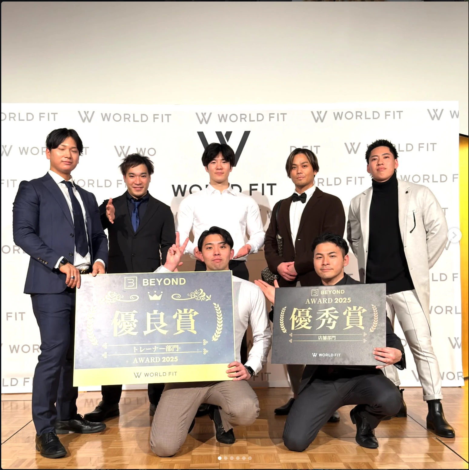 BEYOND AWARD 2025でトレーナー部門優良賞と店舗部門優秀賞を受賞したメンバー